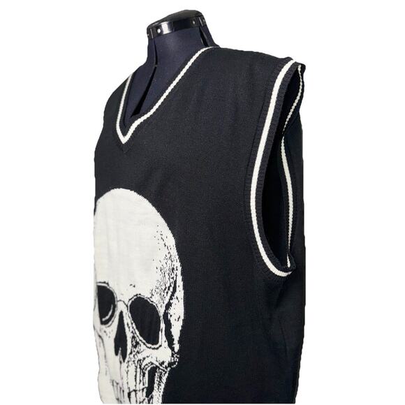 Skull Knit Sleeveless Sweater Vest Women’s 1X Long Black White Gothic Emo Preppy - Picture 2 of 7